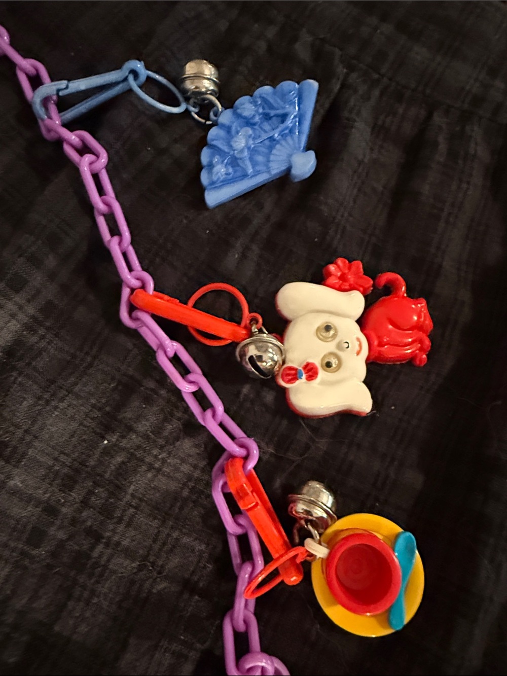 Vintage 80s charm necklace with phone, tea cup, and guitar charms! - Picture 6 of 7